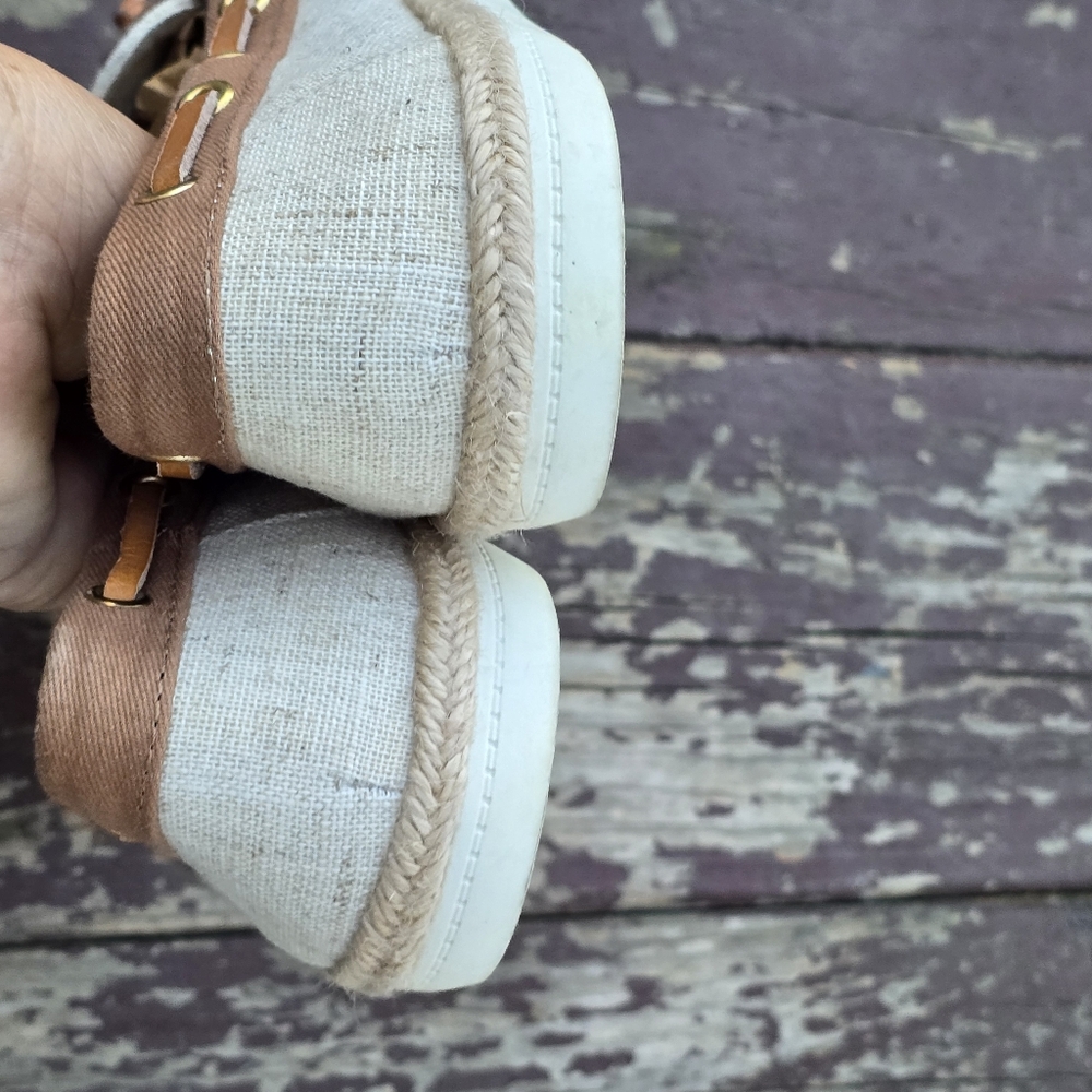 St. John's Bay Women's Tan and Cream Loafers Sz 8 - Picture 3 of 11